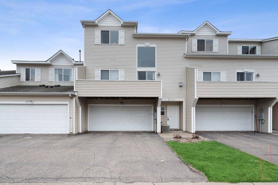 8624 Savanna Oaks Bay, Woodbury, MN 55125