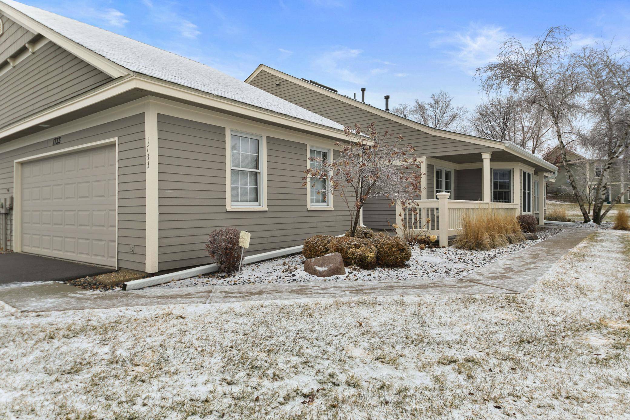 1733 Donegal DR, Woodbury, MN 55125