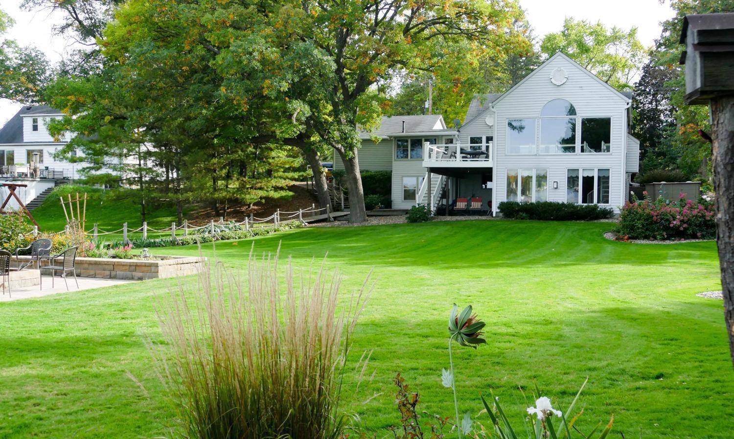 Maplewood, MN 55109,975 County Road C E