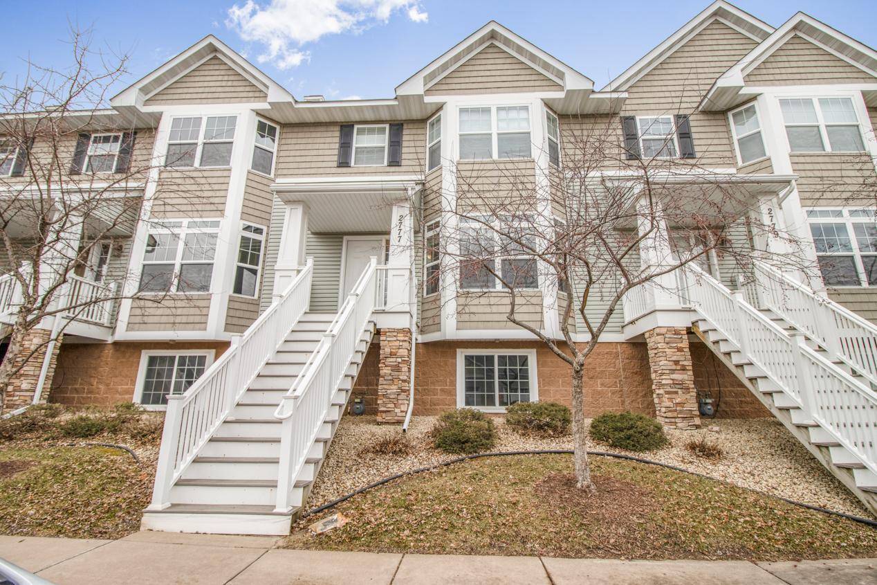 2777 Arona ST, Roseville, MN 55113
