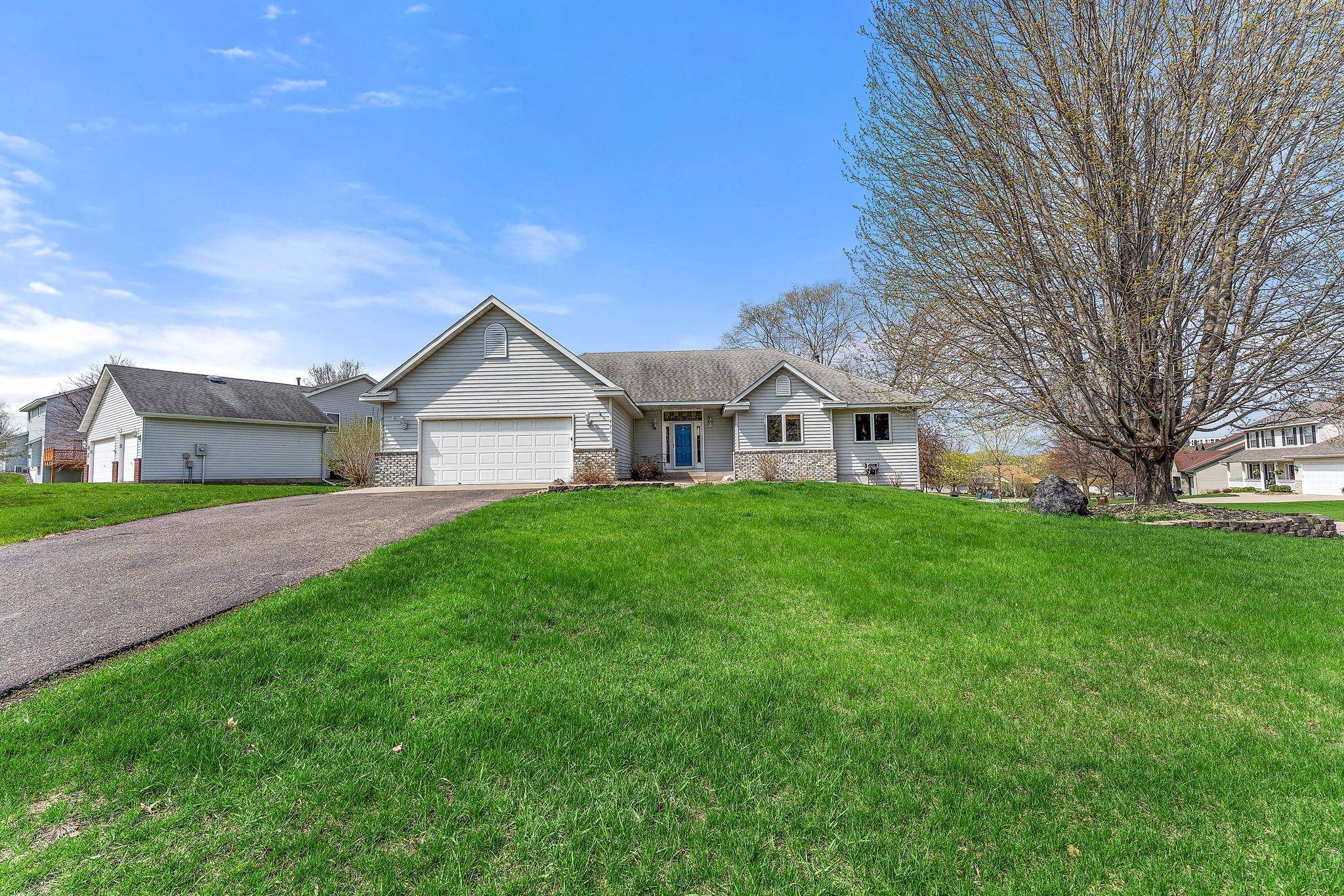 476 Doncaster WAY, Woodbury, MN 55125