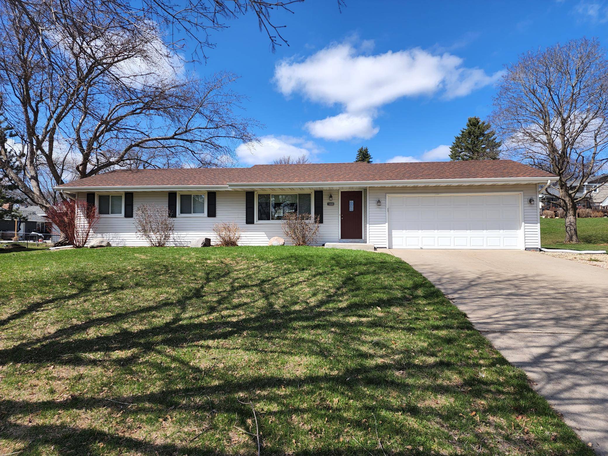 1468 Woodhill DR, Woodbury, MN 55125