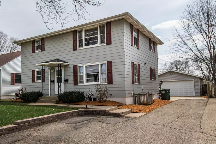 1862 16 1/2 ST NW, Rochester, MN 55901