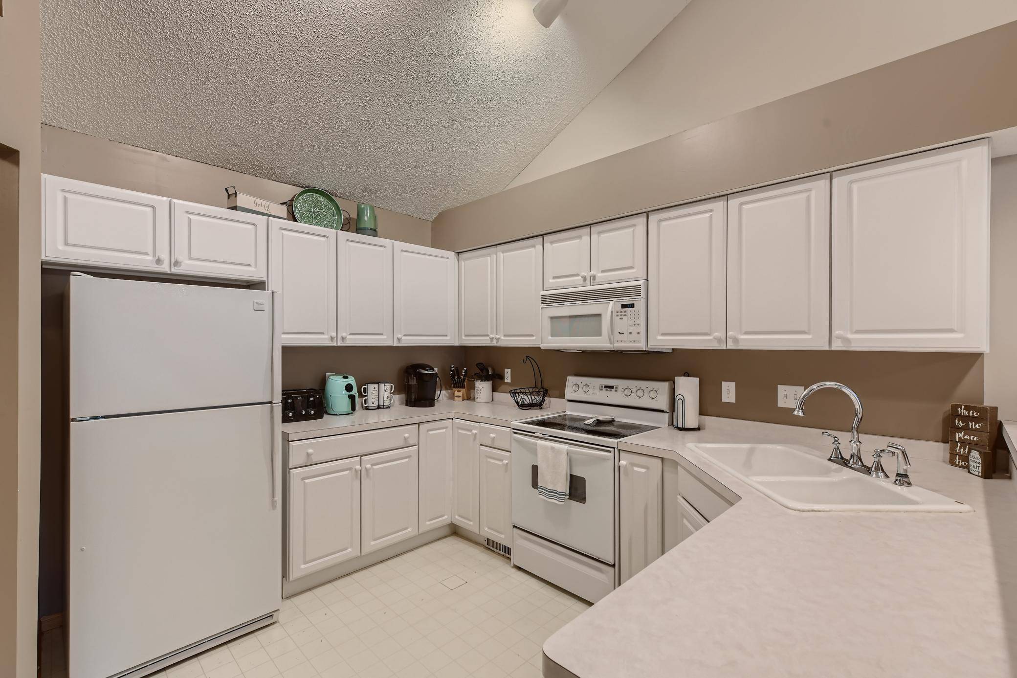 Woodbury, MN 55125,7877 Forest BLVD