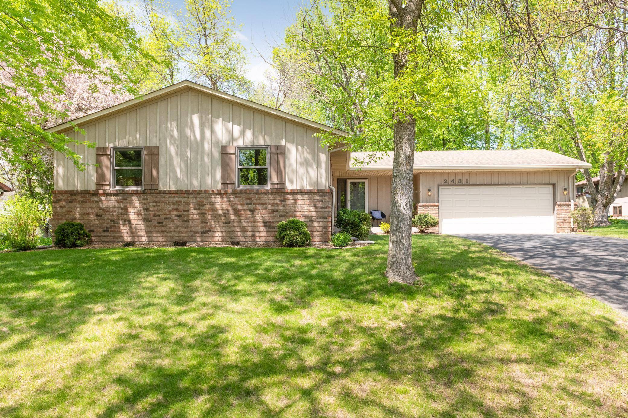 2431 Beam AVE, Maplewood, MN 55109