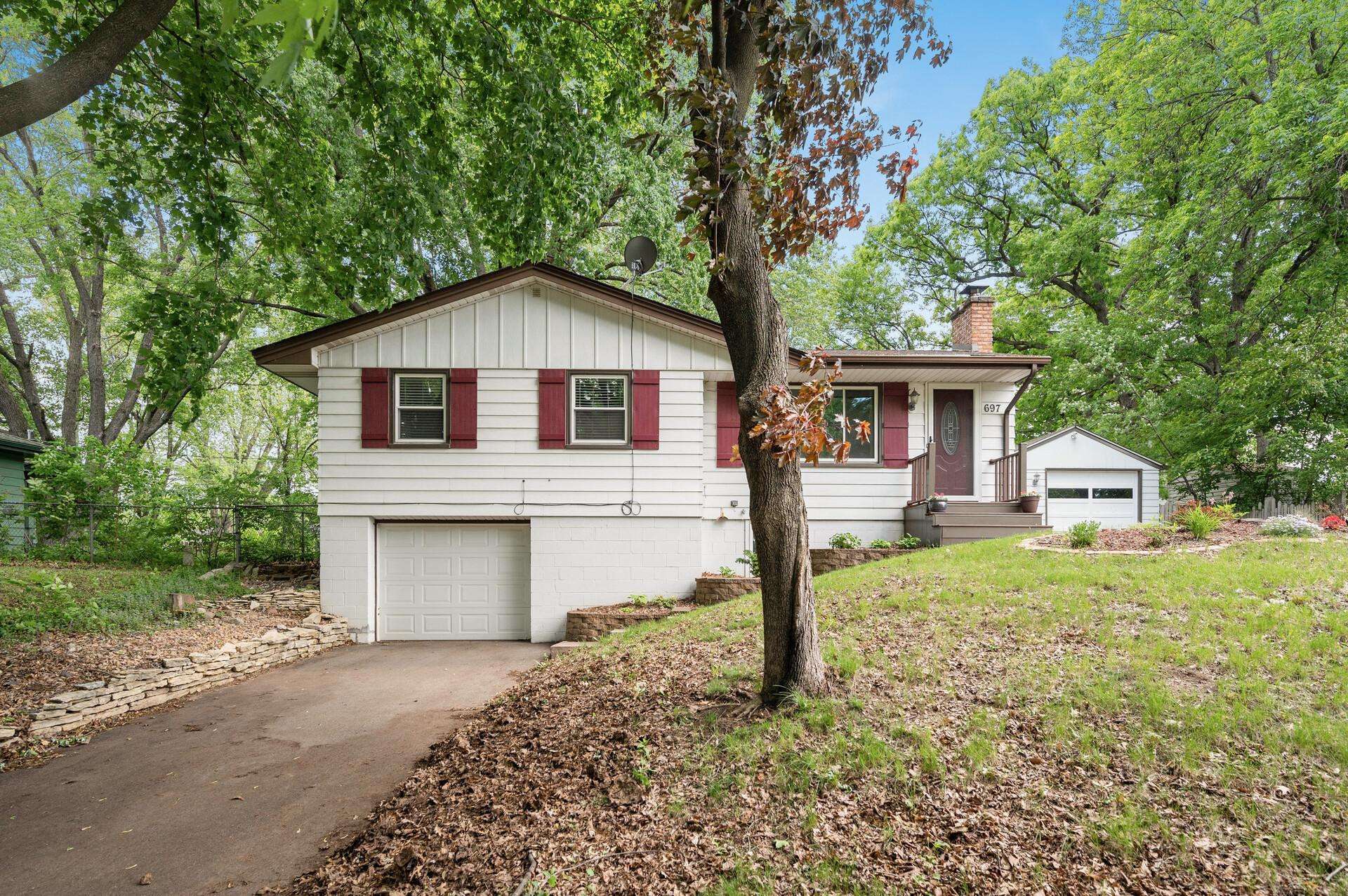 Woodbury, MN 55125,697 Esther LN