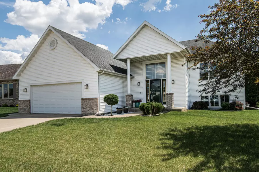 1020 Londonderry DR NW, Rochester, MN 55901