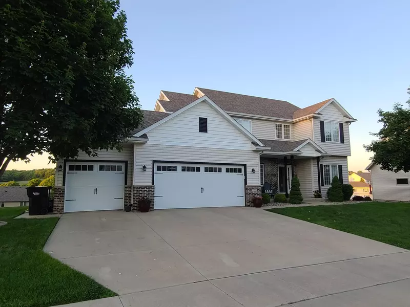 2331 Crimson Ridge CIR NW, Rochester, MN 55901