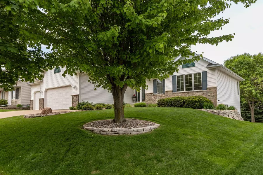 4231 York LN NW, Rochester, MN 55901