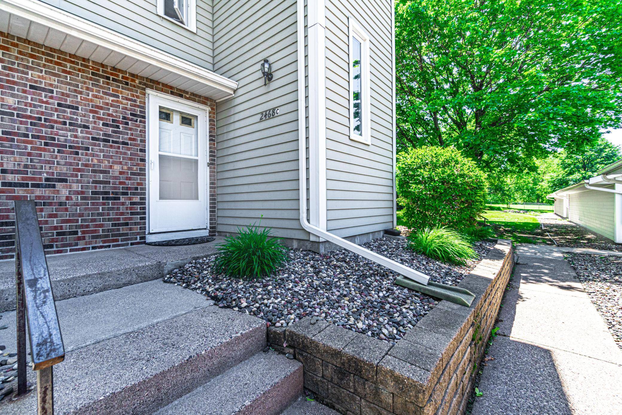 2468 Cobble Hill Alcove, Woodbury, MN 55125
