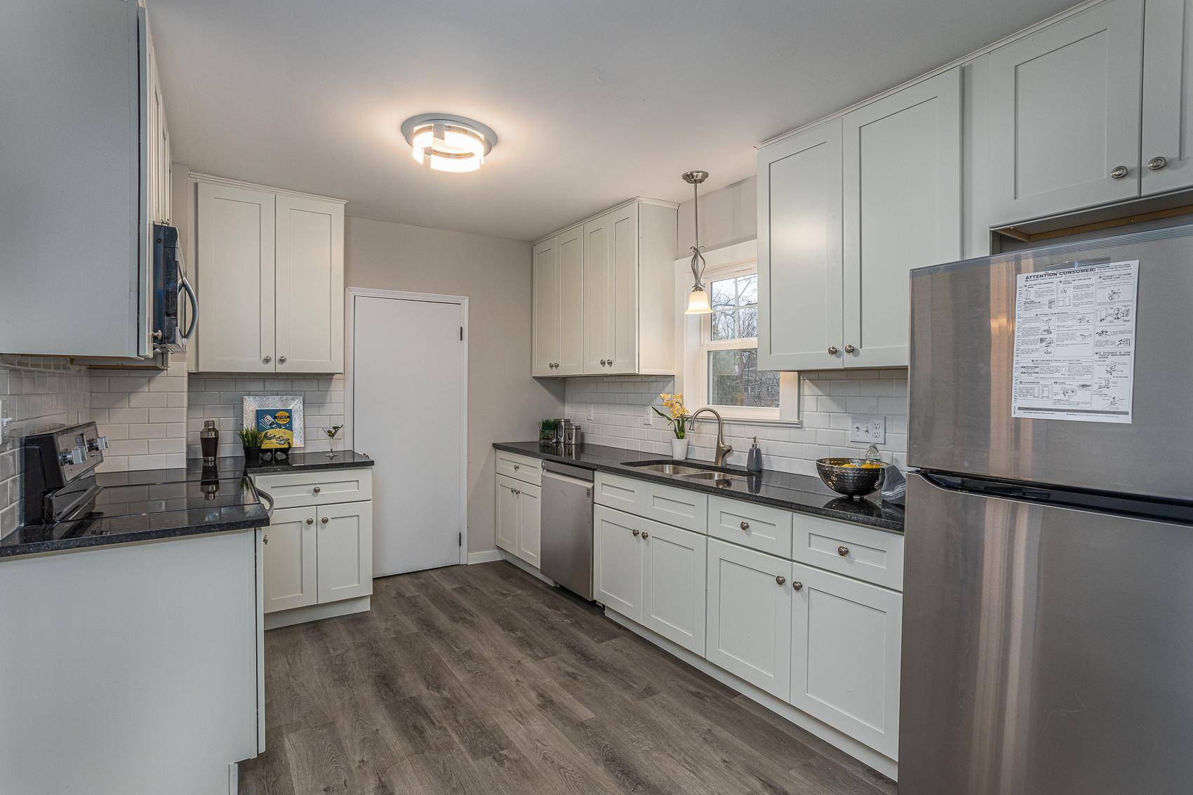 Maplewood, MN 55109,1764 English ST