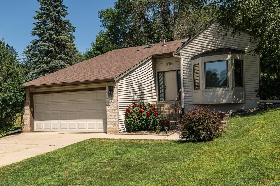 915 Glacier LN NE, Rochester, MN 55906