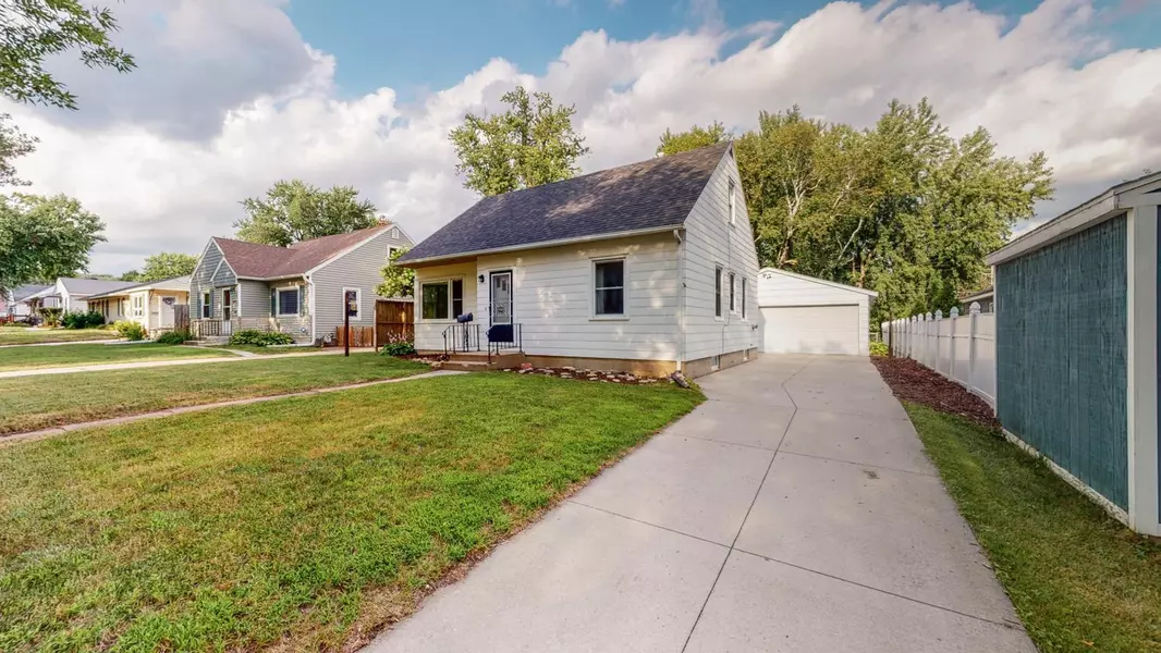 1006 10th AVE NE, Rochester, MN 55906