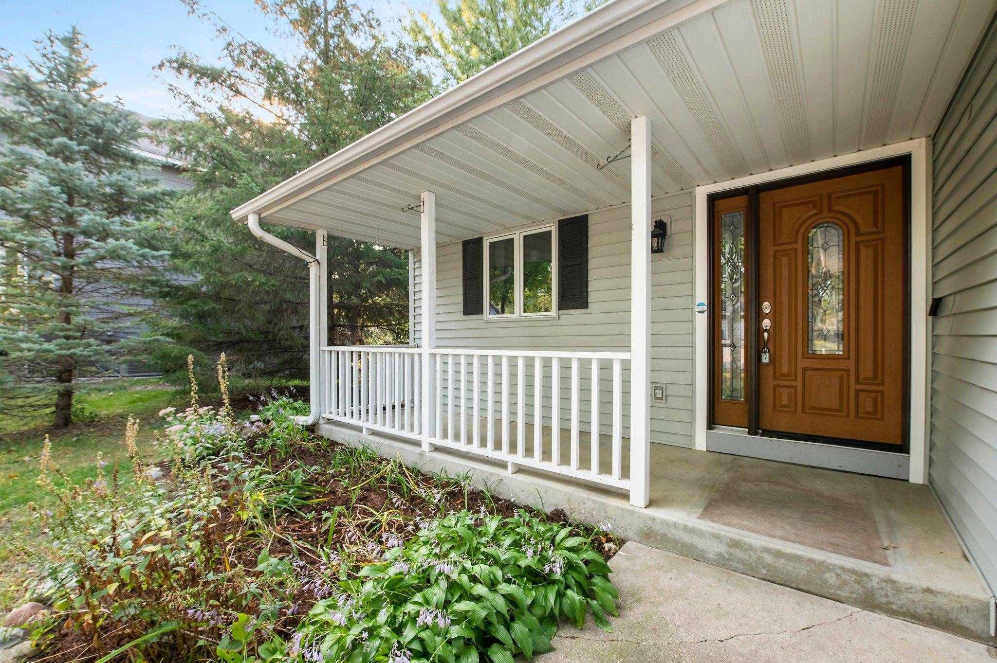 Chaska, MN 55318,819 Woodridge DR S