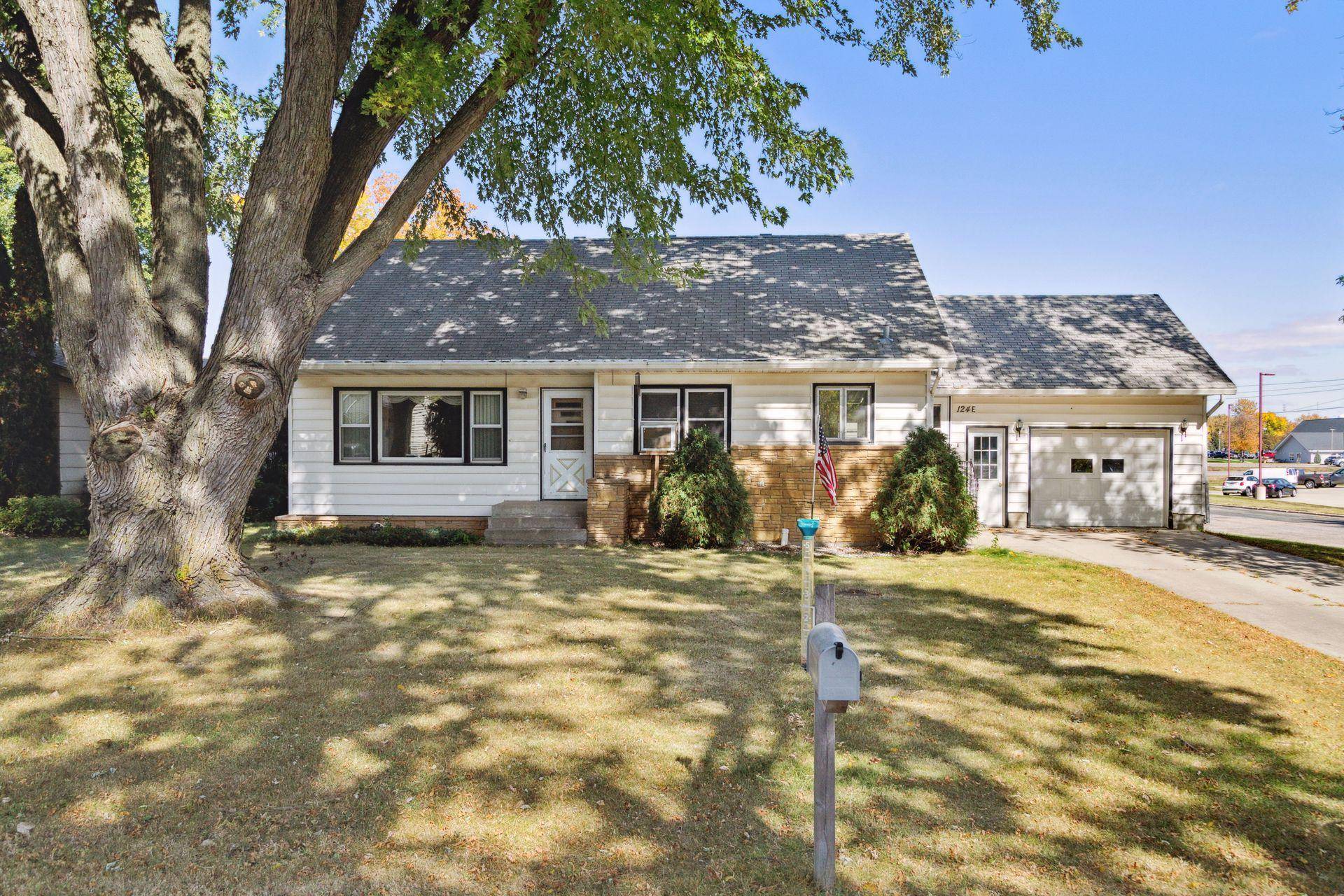 124 Wilson ST E, Norwood Young America, MN 55368
