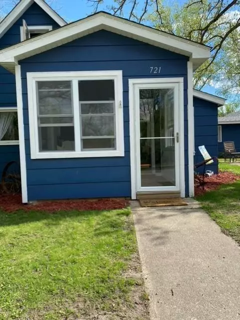 Cannon Falls, MN 55009,721 Stoughton ST W