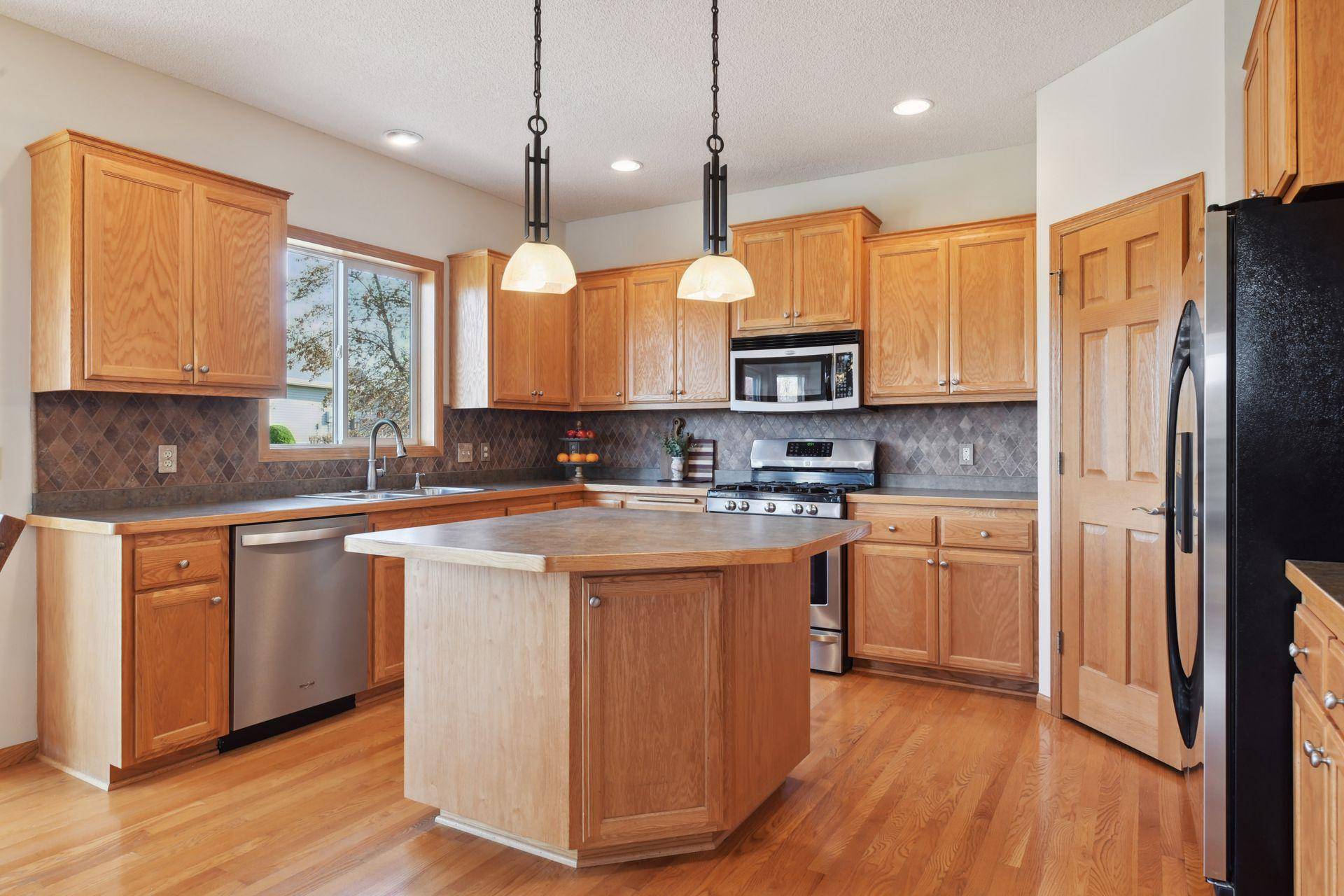 Waconia, MN 55387,1332 Oakpointe DR