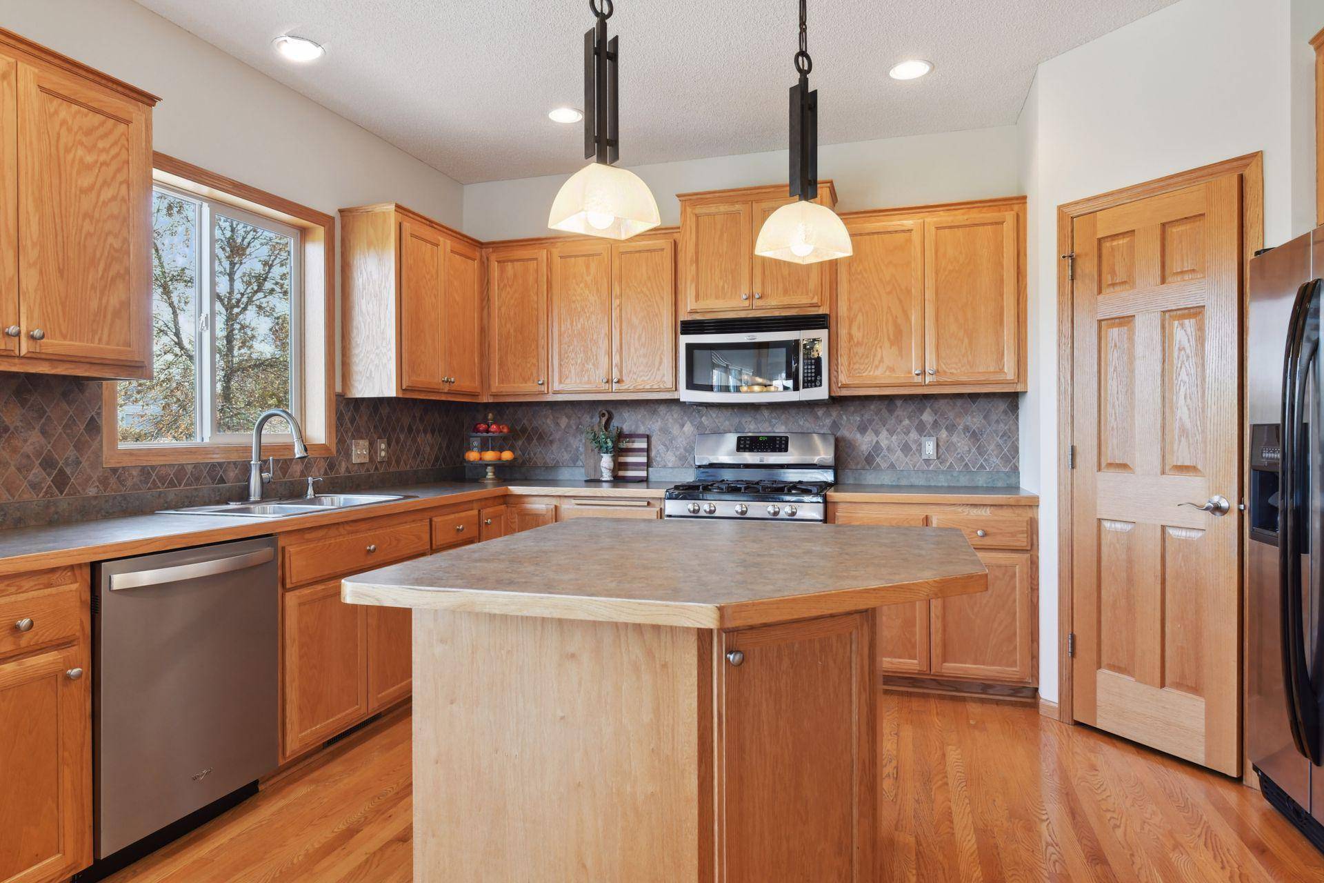 Waconia, MN 55387,1332 Oakpointe DR