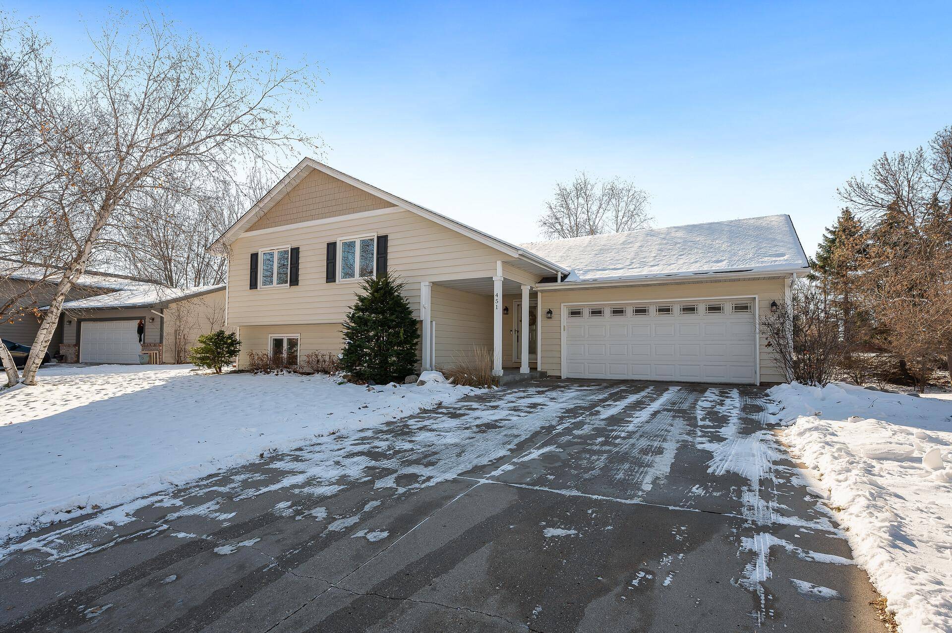 Chaska, MN 55318,451 Ridge LN