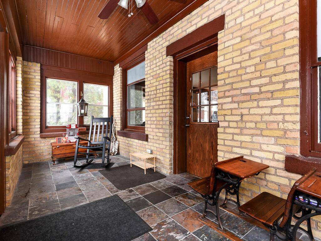Chaska, MN 55318,515 1st ST W