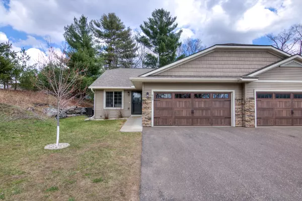 633 Club View LN, Altoona, WI 54720