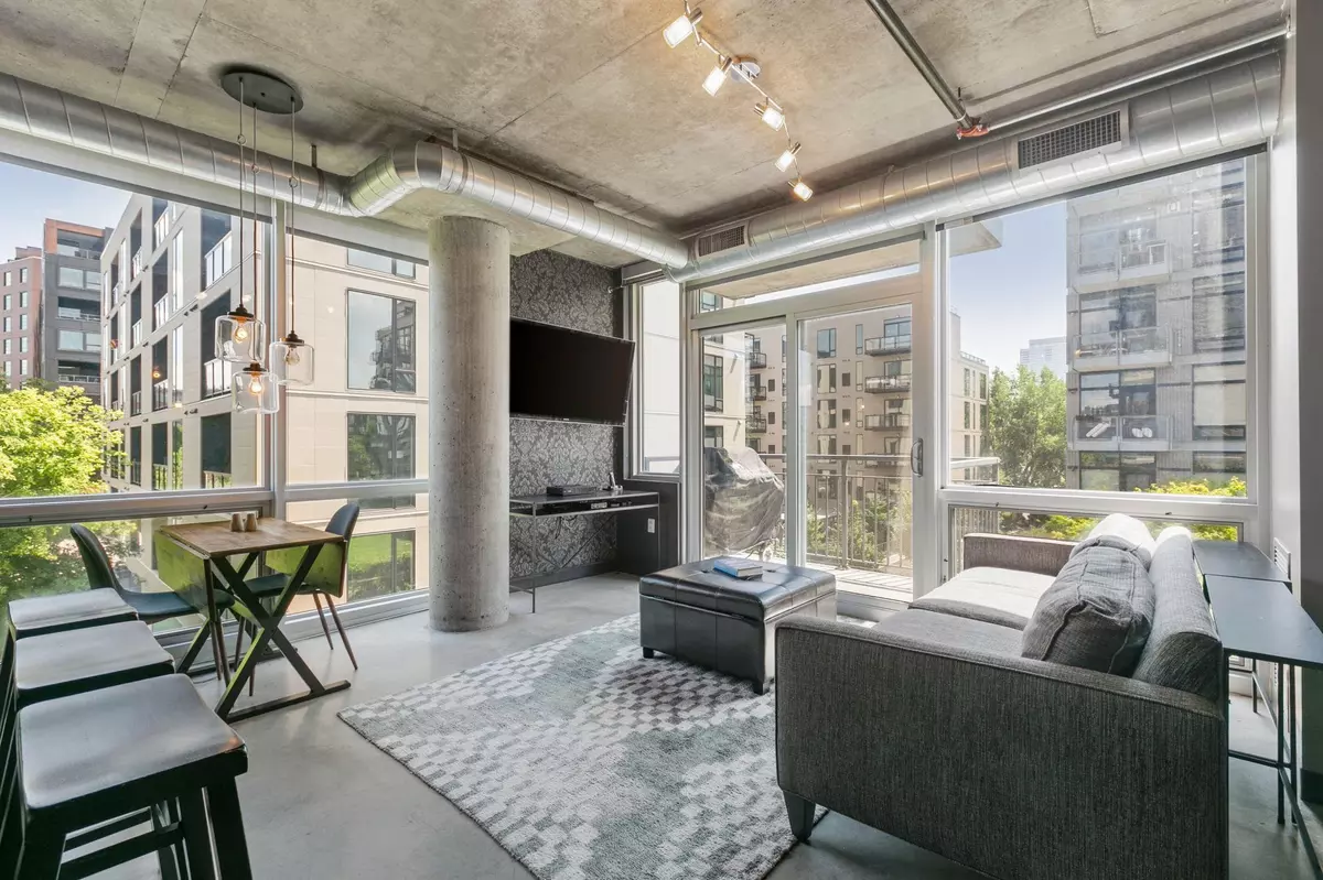 Minneapolis, MN 55401,730 N 4th ST