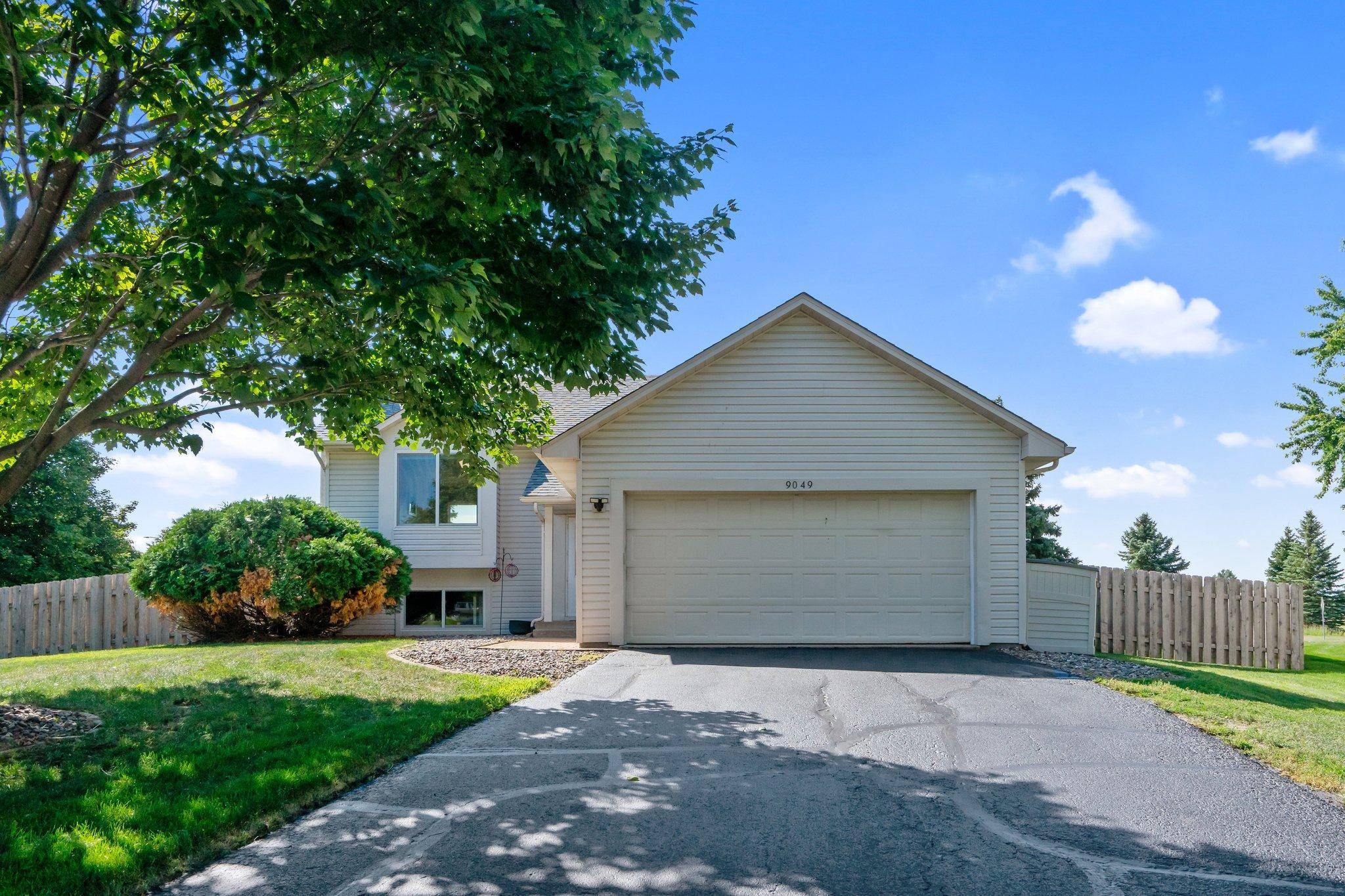 9049 Glacier Bay,  Woodbury,  MN 55125