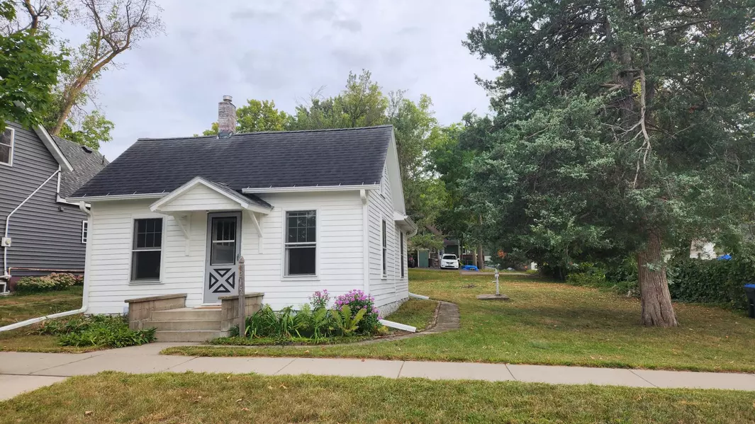 215 Park ST W, Cannon Falls, MN 55009