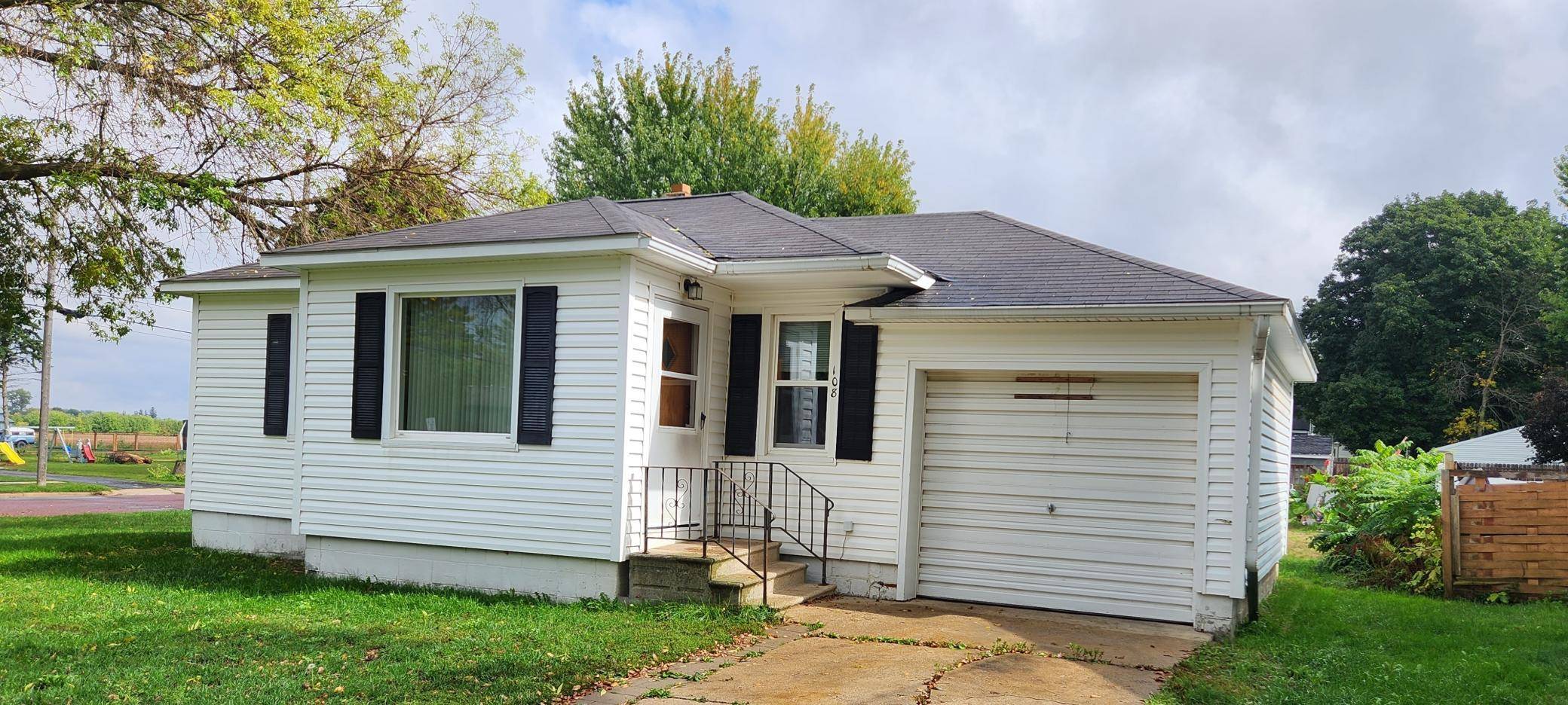 108 Oak ST, Brownsdale, MN 55918