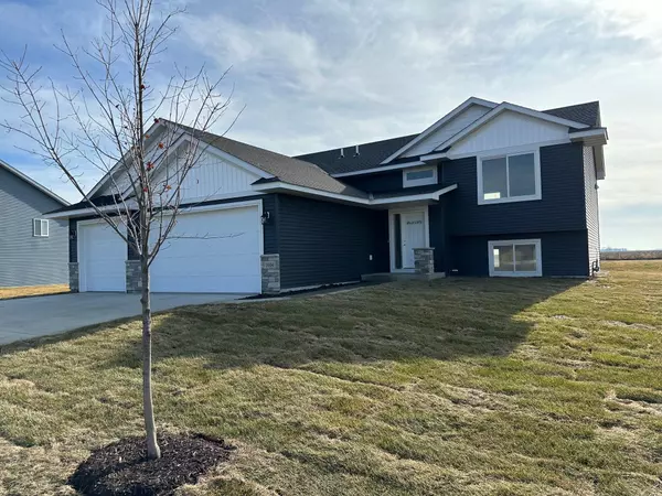 1004 Mallard LN,  Belle Plaine,  MN 56011