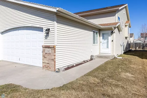 Moorhead, MN 56560,1302 37th AVE S