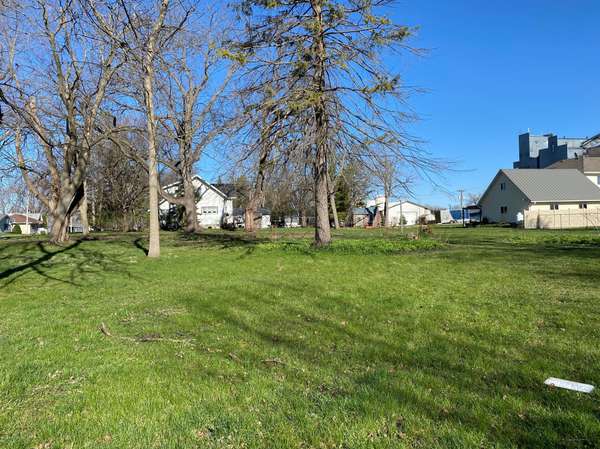 126 2nd AVE W, Alden, MN 56009