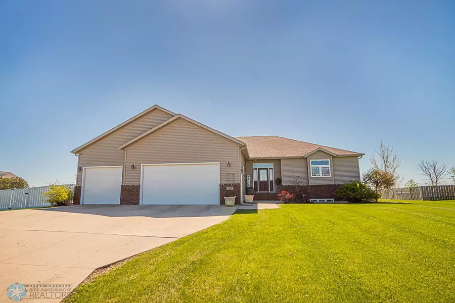 329 Liberty LN, Horace, ND 58047