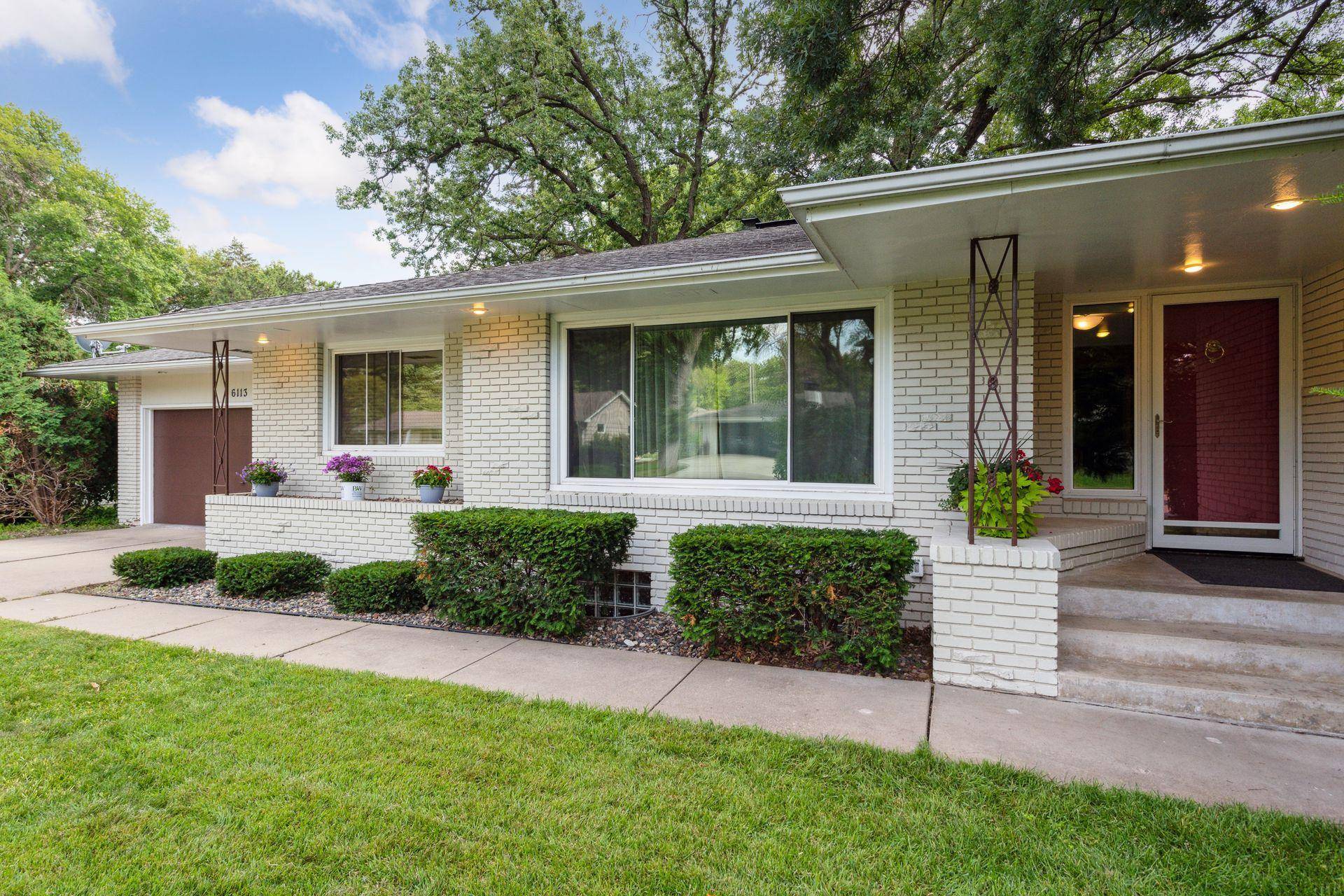 Edina, MN 55436,6113 Saxony RD