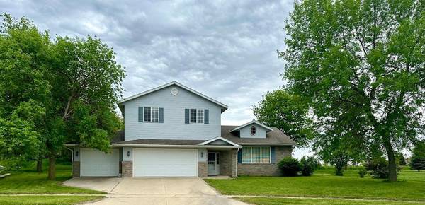 1206 Canoga Park DR, Marshall, MN 56258