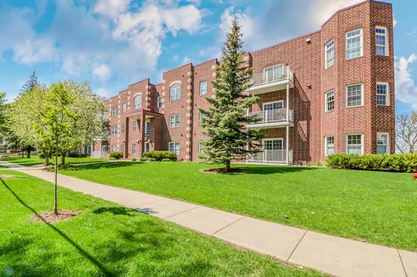 385 7th AVE S, Fargo, ND 58103