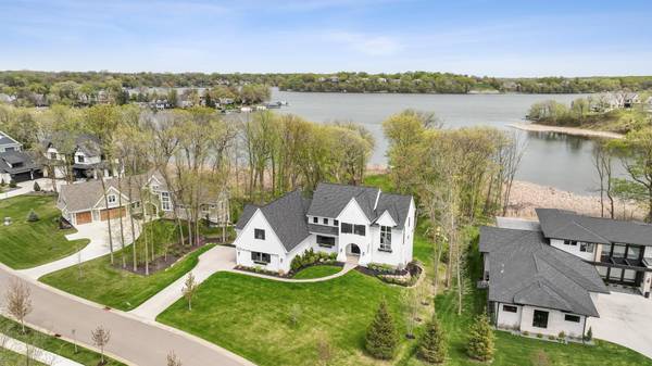 3722 Woodland Cove Pkwy,  Minnetrista,  MN 55331