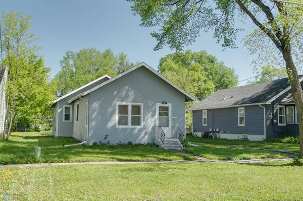 1529 2nd AVE S, Fargo, ND 58103