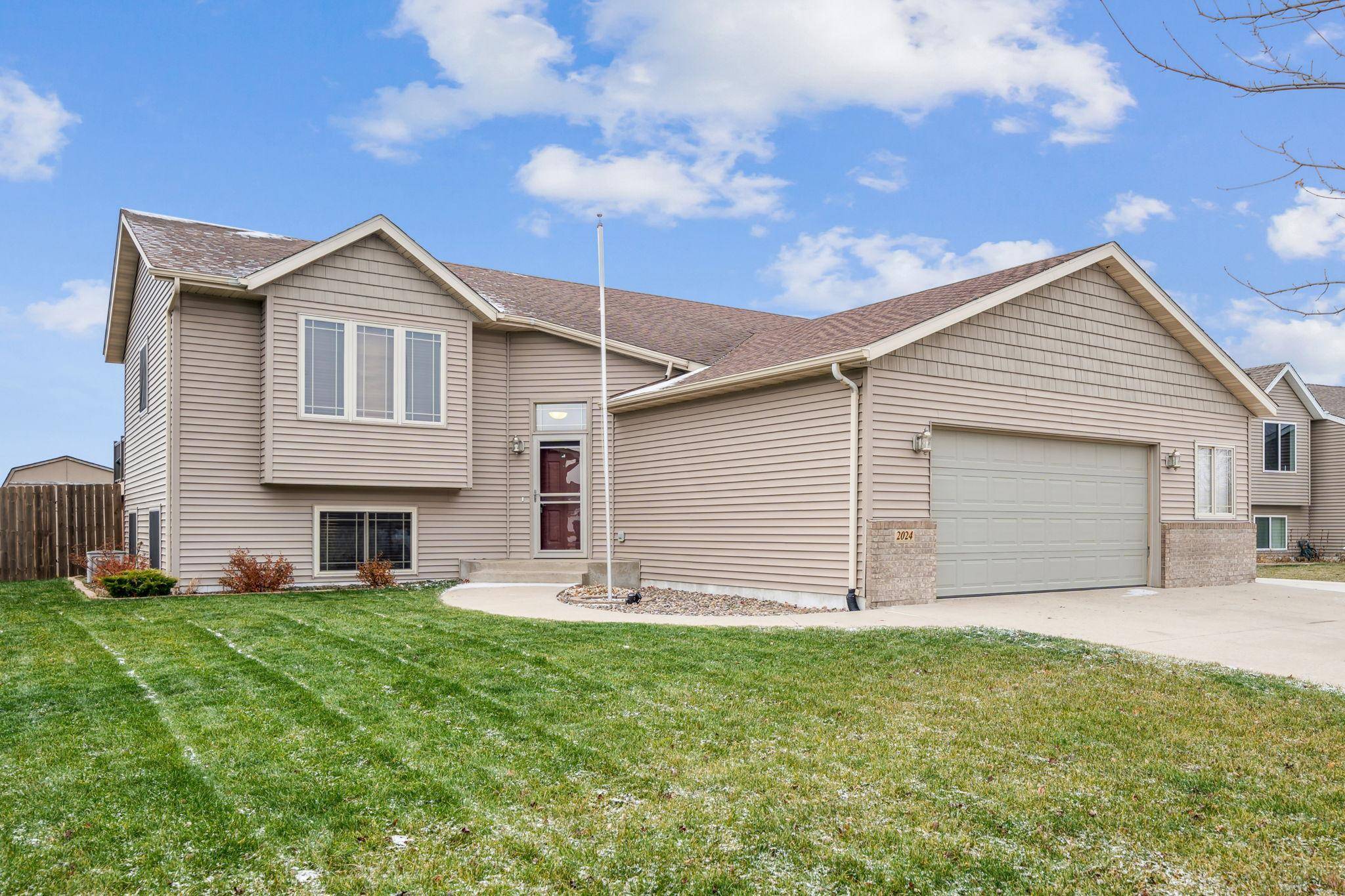 2024 Harbour Oak DR SE, Owatonna, MN 55060