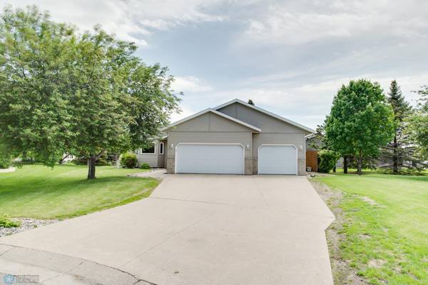 4328 Rivershore DR, Moorhead, MN 56560