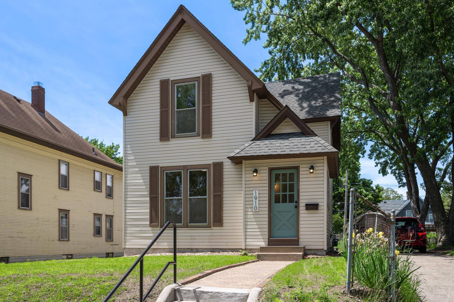 Minneapolis, MN 55418,1910 Buchanan ST NE