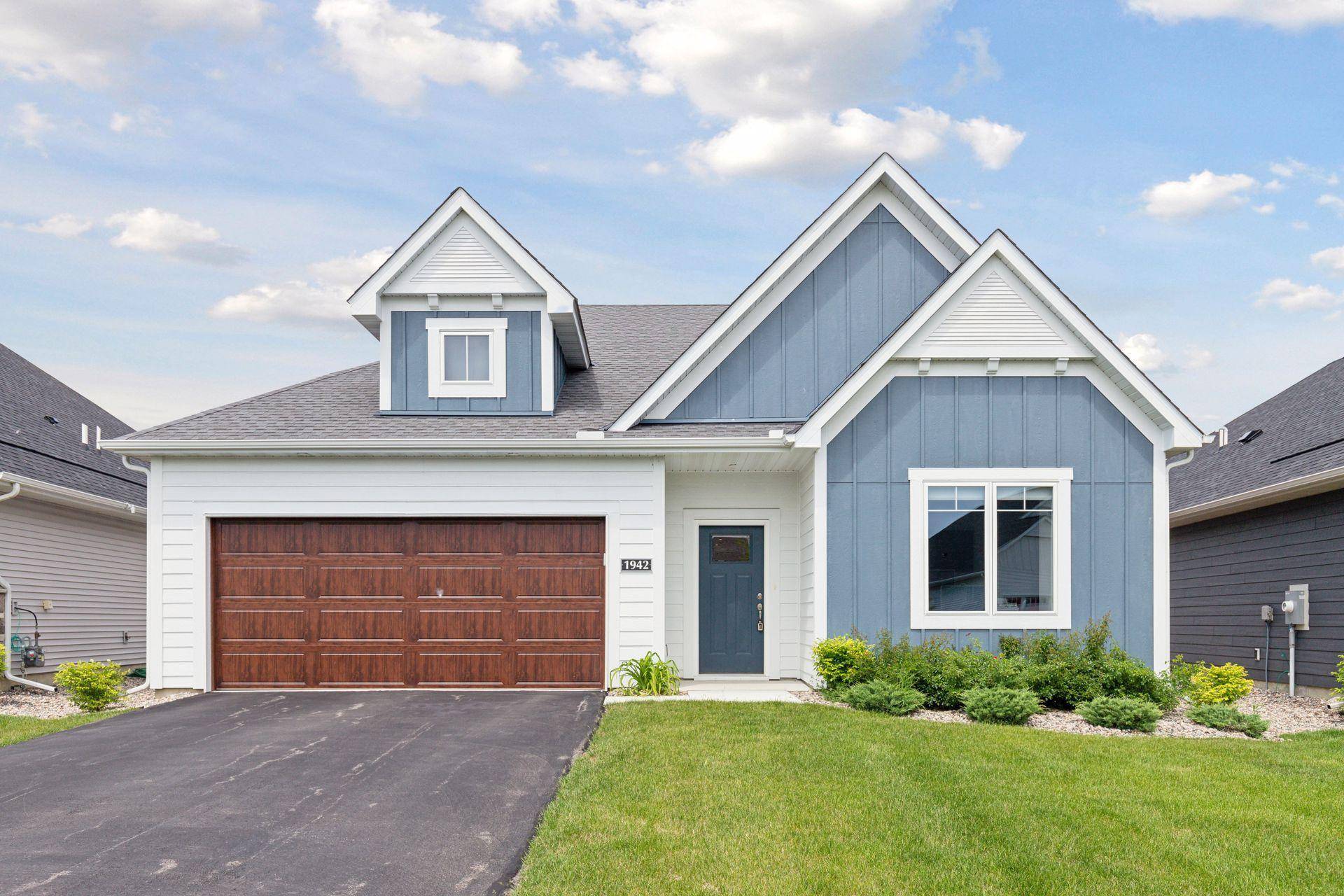 1942 Mulberry LN,  Carver,  MN 55315