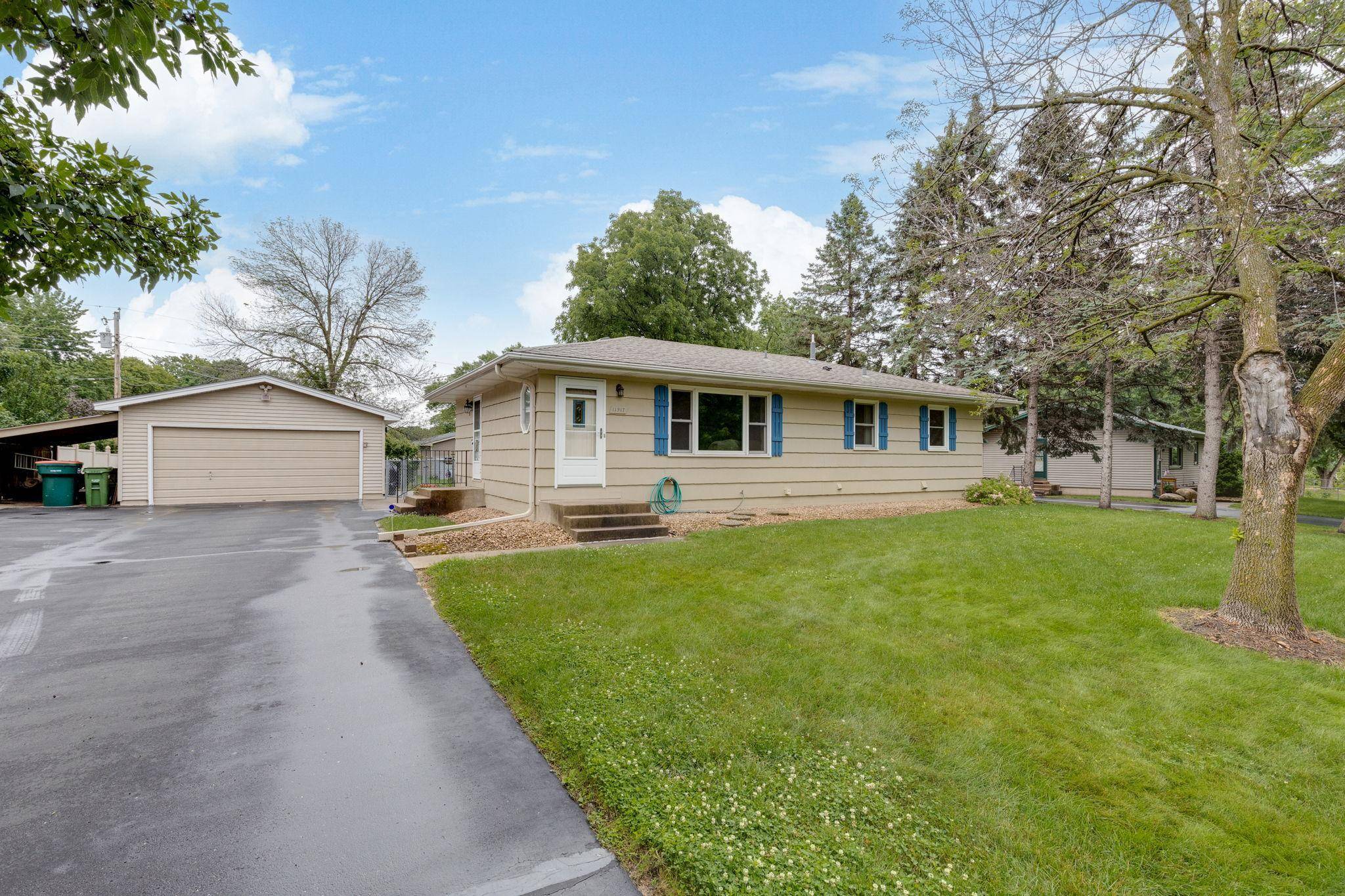 11917 Washington ST NE, Minneapolis, MN 55434