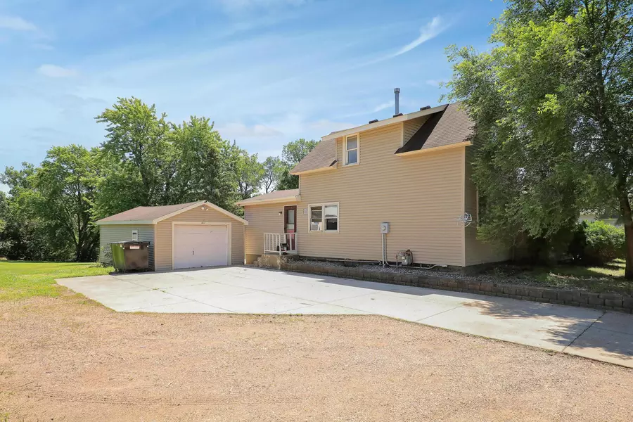 411 4th AVE NW, New Prague, MN 56071