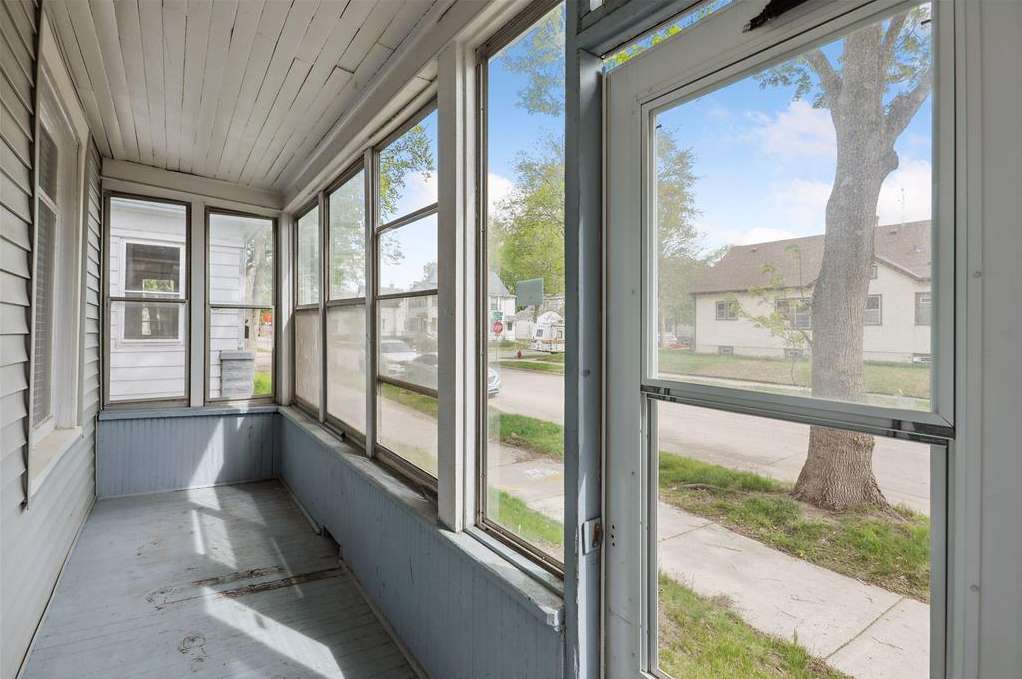 Minneapolis, MN 55418,957 20th AVE NE