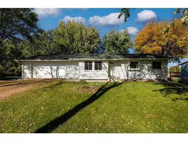 653 Northgate DR, Winsted, MN 55395