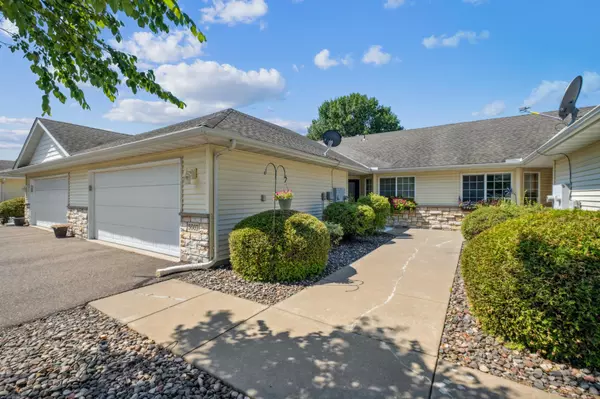 5669 Lambert AVE NE, Albertville, MN 55301