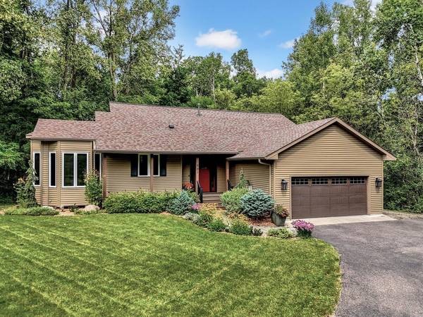 981 County Road C2 W, Roseville, MN 55113