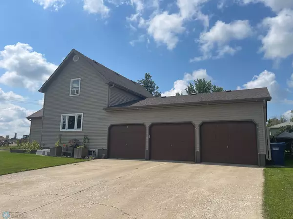 Lisbon, ND 58054,912 Maple ST