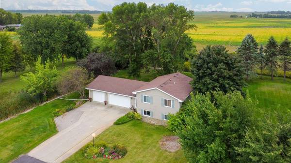 80 Airport RD, Hutchinson, MN 55350